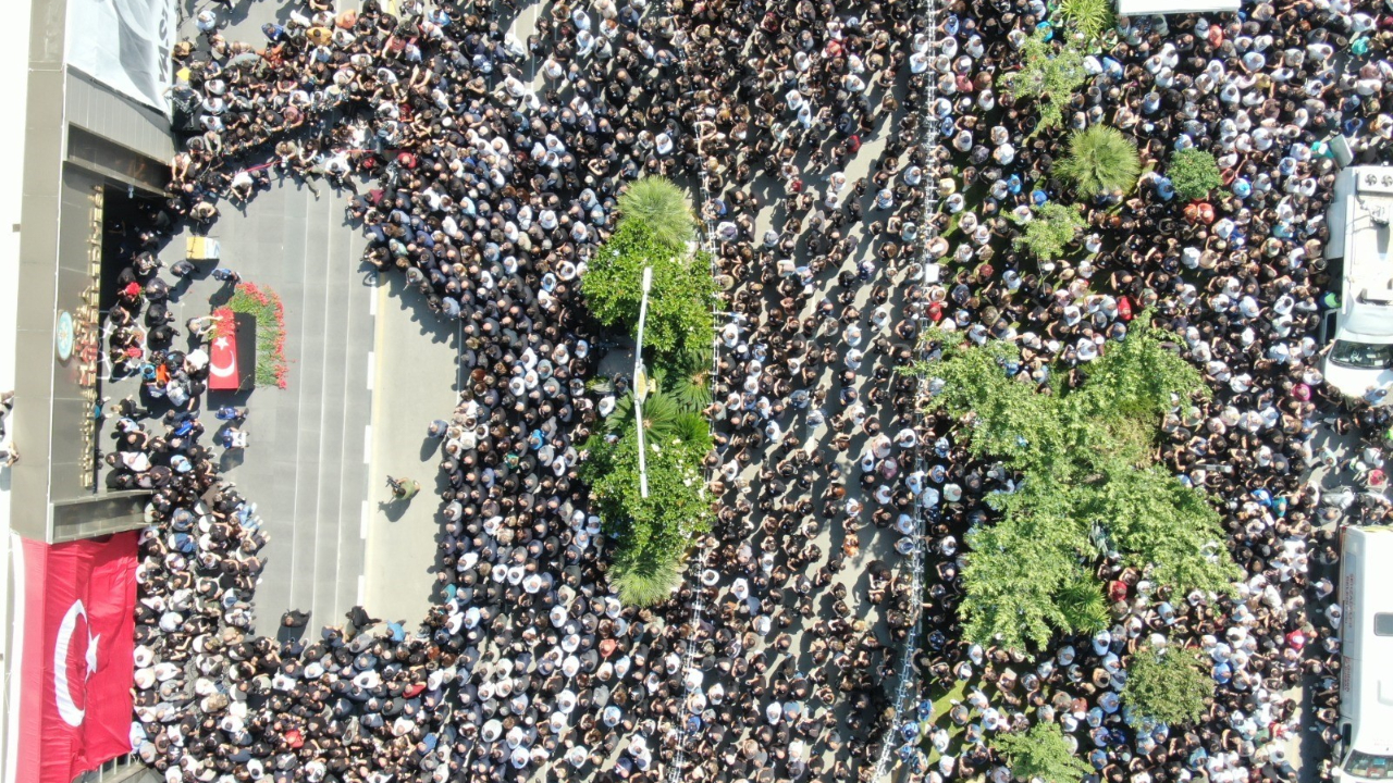 Ferdi Zeyrek’in adı Muratpaşa’da bir parkta yaşayacak
