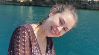 SUP board yaparken falezlerde mahsur kalan anne kediyi kurtardılar
