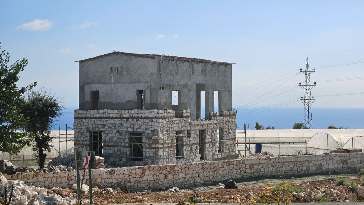 Müze müdürü, 'izinsiz uygulama' kararında imzası olduğu araziyi kendine almış
