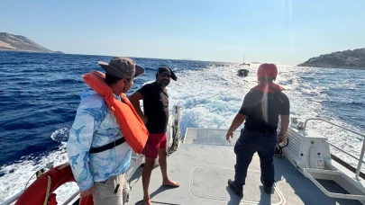 Antalya’da arızalanan teknedeki 2 kişinin imdadına Sahil Güvenlik ekipleri yetişti