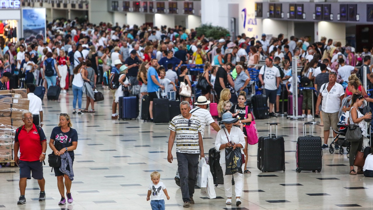 'Hürmüz Boğazı'nı kapatmak turizmi de çok etkiler'