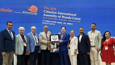 Cittaslow Fikir Maratonu Ödülü Başkan Böcek'e takdim edildi