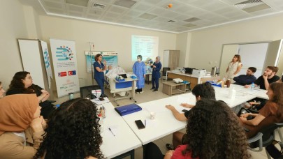 Antalya'dan Hemşirelik Mesleğine Güçlü Başlangıç: Kapsamlı ve Yenilikçi Oryantasyon Programı