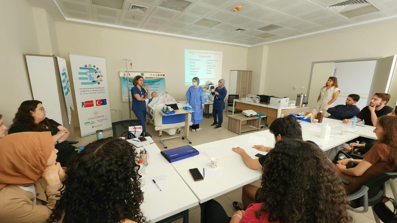 Antalya'dan Hemşirelik Mesleğine Güçlü Başlangıç: Kapsamlı ve Yenilikçi Oryantasyon Programı