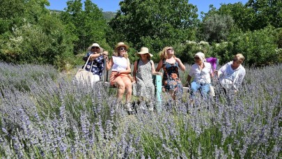 Kemer'de 'Mor turizm' başladı