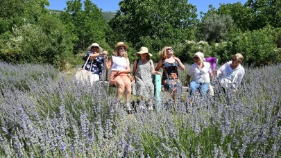 Kemer'de 'Mor turizm' başladı