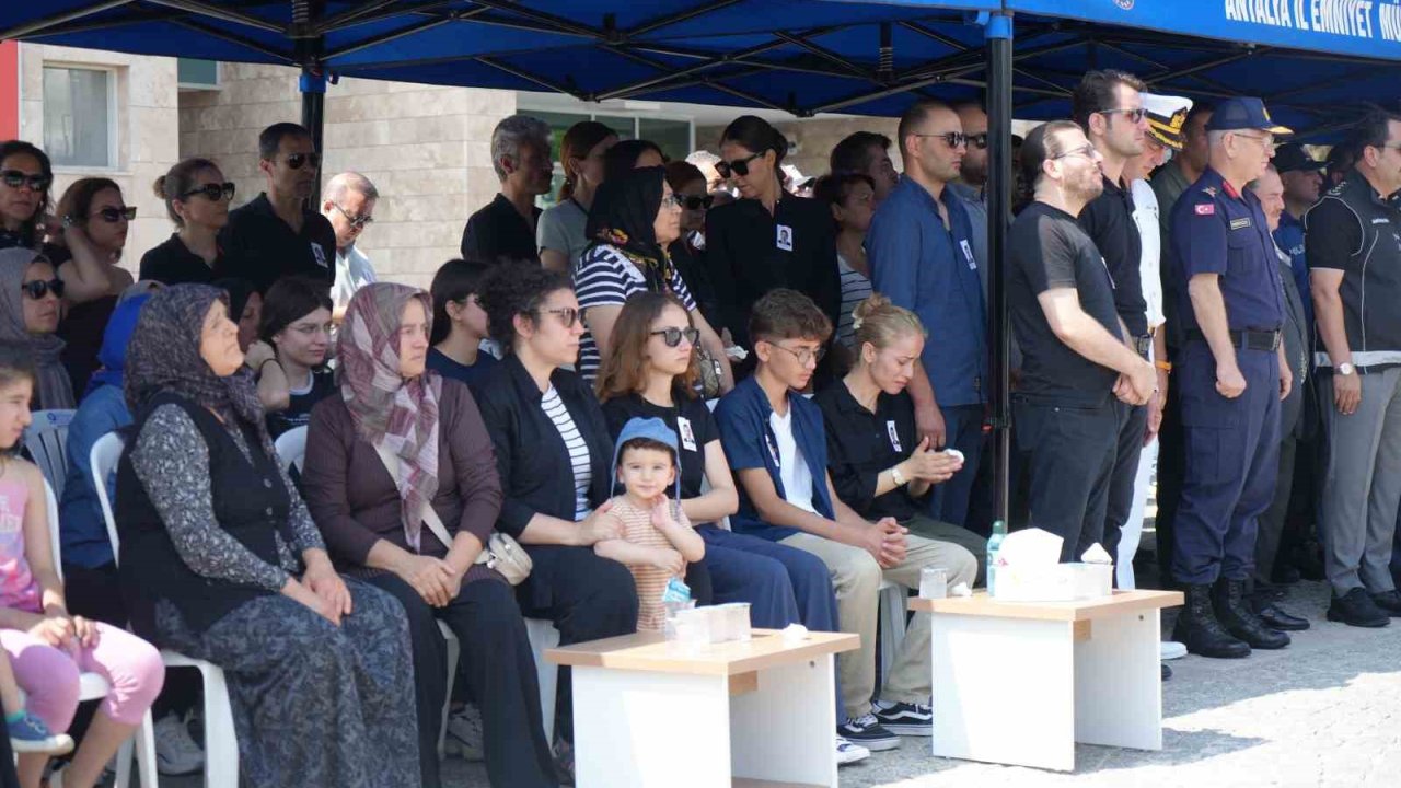 Akciğer kanseri nedeniyle hayatını kaybeden Başpolis Memuru, Antalya’da törenle uğurlandı