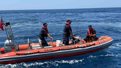 Alanya Kalesi’nde kayalık bölgede mahsur kalan dağ keçisi kurtarıldı