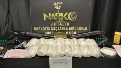 Antalya emniyeti zehir tacirlerine geçit vermedi: 16 kilo uyuşturucu ve 5 silah ele geçirildi