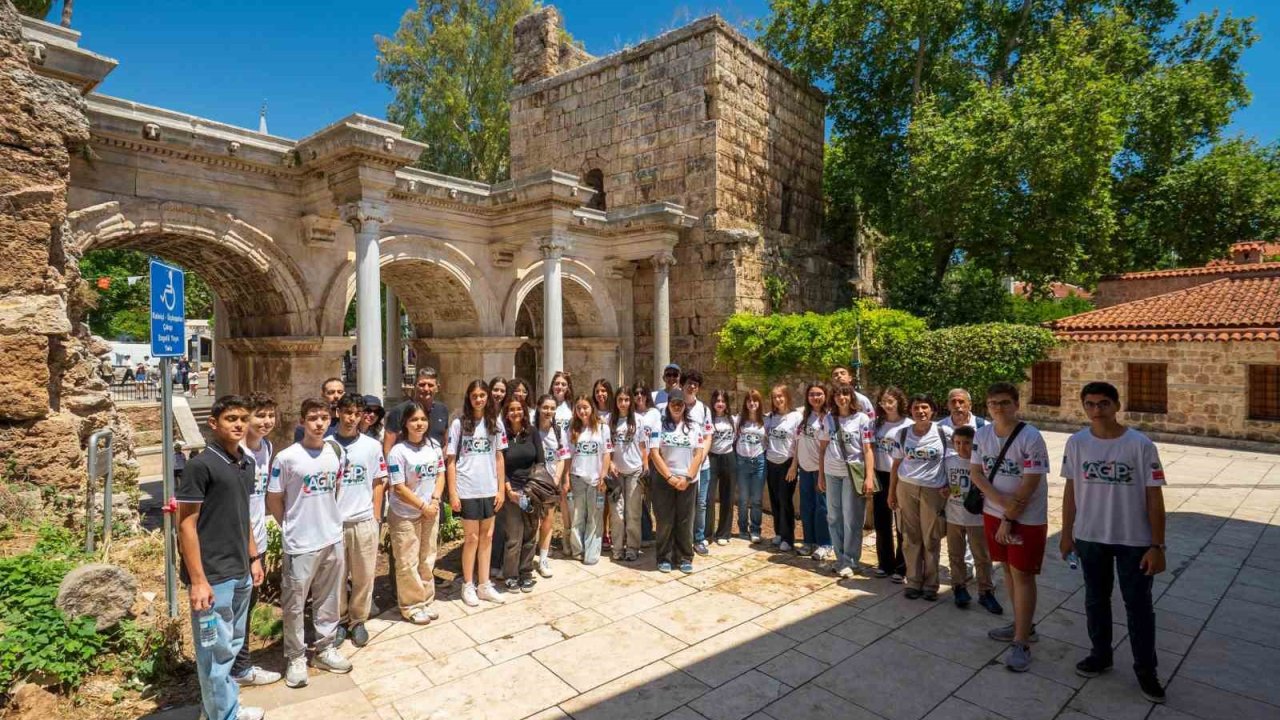 Antalya Genç İklim Liderleri’nden kıyılar için hareket