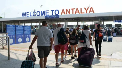 Antalya Havalimanı bayramda rekor kırdı