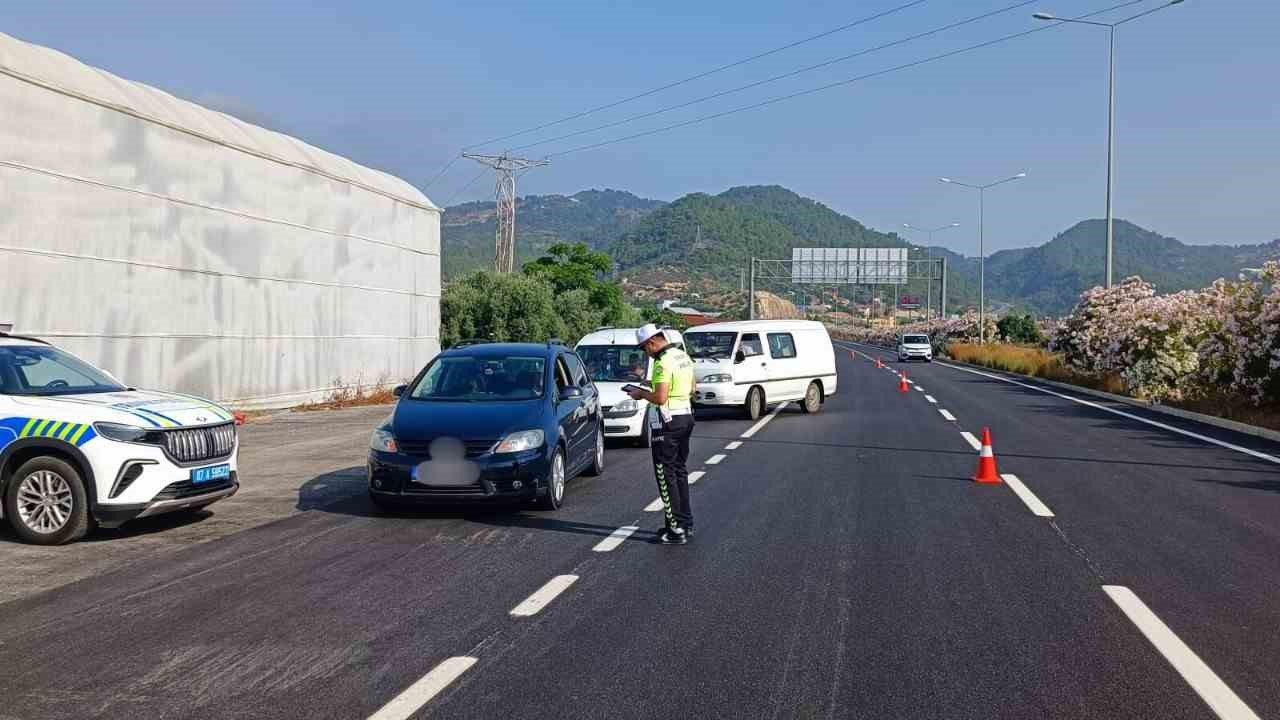 Antalya’da 2 haftada 33 bini aşkın sürücüye ceza kesildi