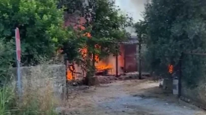 Antalya’da çıkan yangında ev ve traktör kül oldu