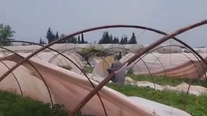 Antalya’da hortum seralara zarar verdi