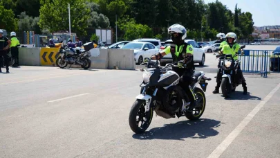 Antalya’da motosikletli polis timlerine güvenli sürüş eğitimi