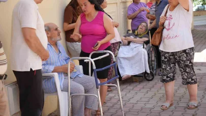 Antalya’da yangın paniği, apartman dumanla kaplandı, yaşlı çift kurtarıldı