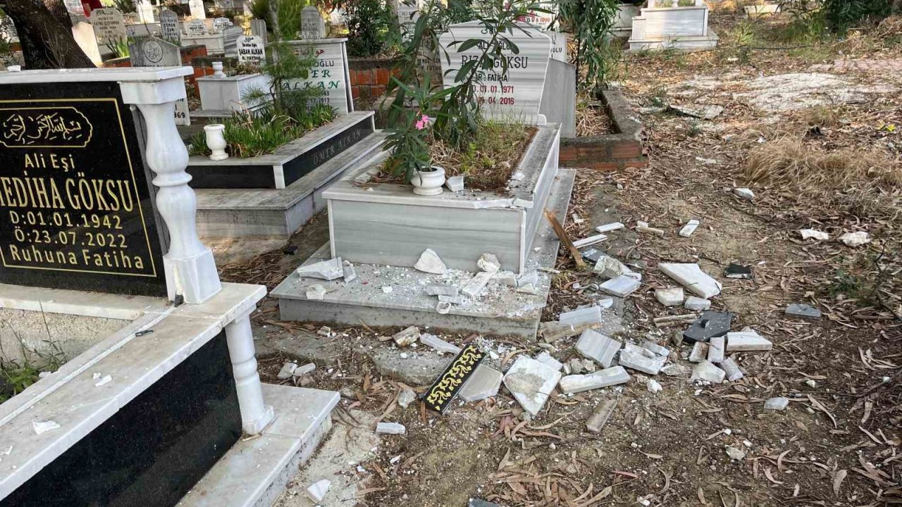 Bayram arifesinde mezarlığa gelen vatandaşlar hayatlarının şokunu yaşadı