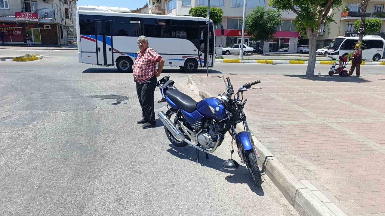 Manavgat'ta kamyonetle çarpışan motosiklet sürücüsü ehliyetsiz çıktı