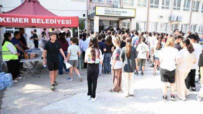 Kemer Belediyesinden LGS’ye giren öğrencilere su ve şeker