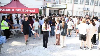 Kemer Belediyesinden LGS’ye giren öğrencilere su ve şeker