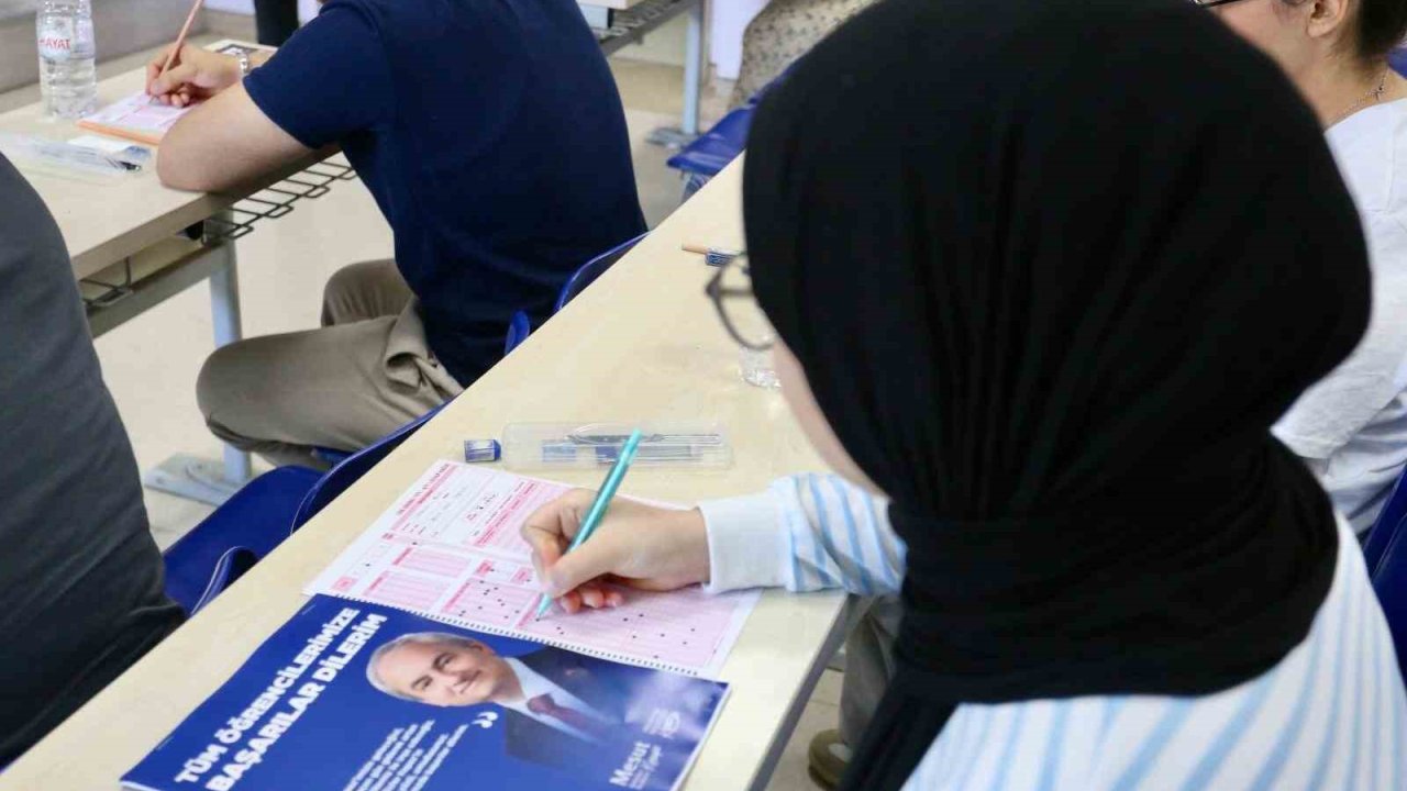 Kepez Belediyesi’nden öğrencilere gerçek sınav provası
