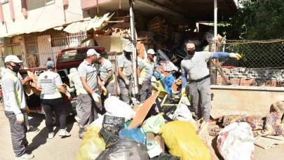 Kepez’de çöp apartman operasyonunda 20 kamyon çöp tahliye edildi