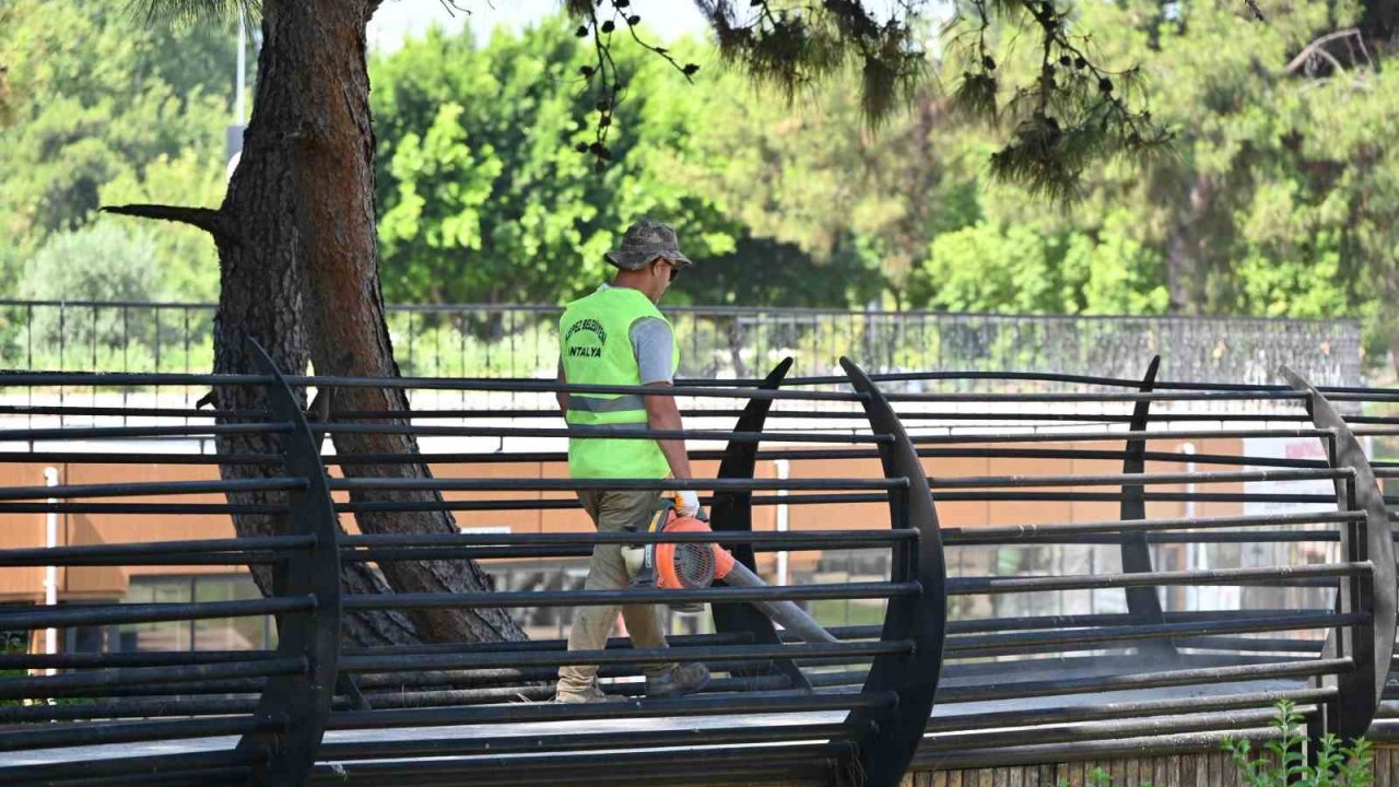 Kepez’de Tek Sarnıç Parkı’nda temizlik seferberliği