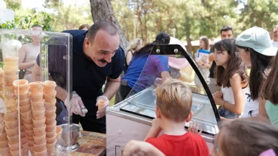 Kotan’dan çocuklara karne hediyesi dondurma ikramı