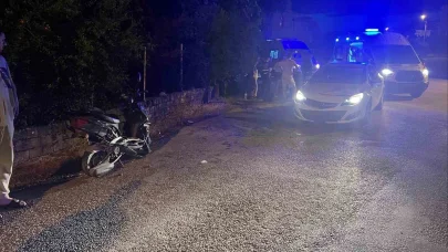 Motosiklet ile otomobil çarpıştı: 2 yaralı