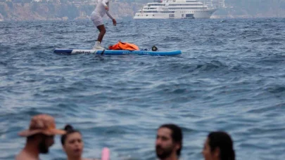 Termometreler 33 dereceyi gösterdi, Konyaaltı Sahili doldu taştı