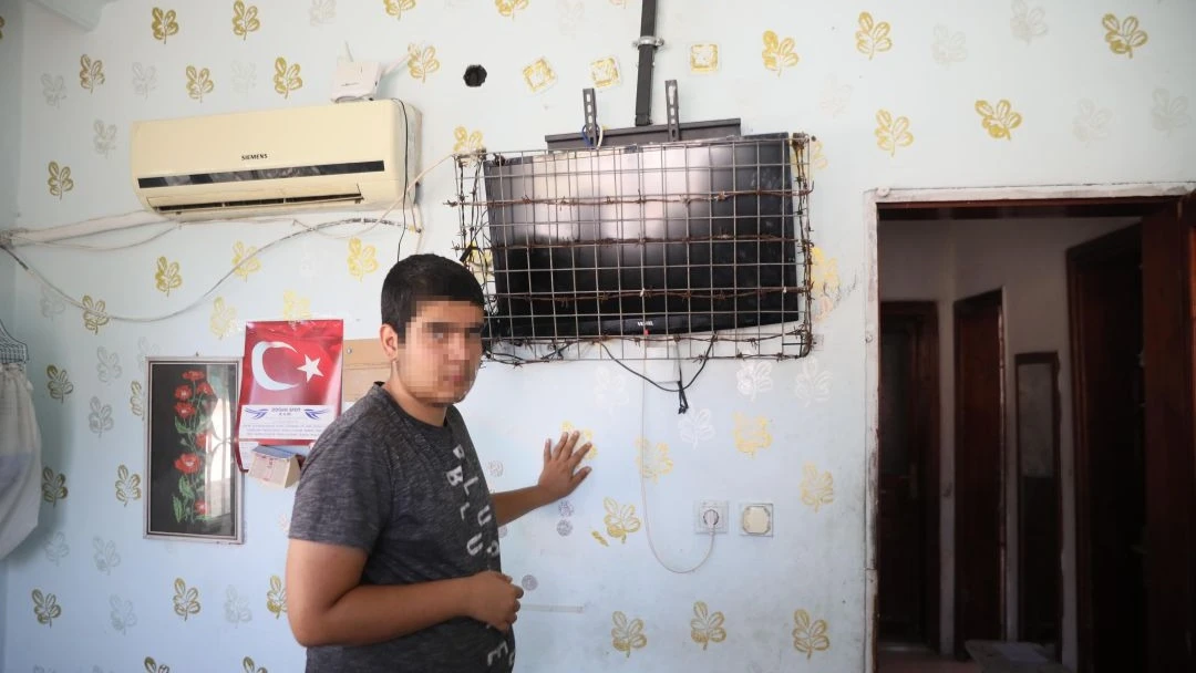 Saldırganlaşan otizmli Muhammet'in ailesi zor günler yaşıyor