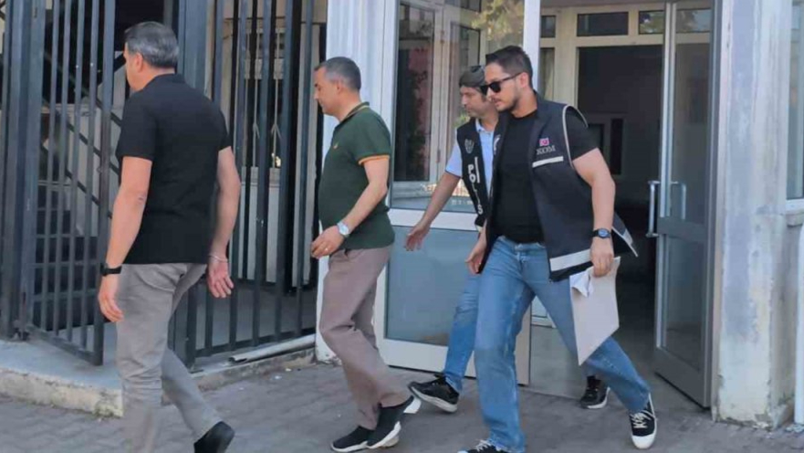 Manavgat Belediyesi'nde rüşvet' ve 'yolsuzluk' operasyonu; Başkan Kara gözaltına alındı