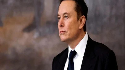 Elon Musk, yeni siyasi parti kurmak için tekrar anket başlattı