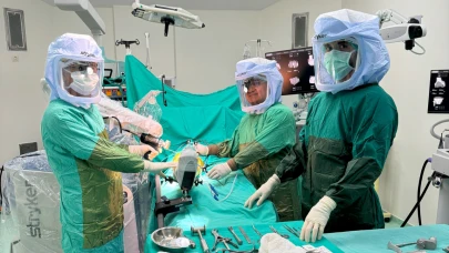 35 yıllık şikayeti 35 dakikada robotik ameliyatla sona erdi