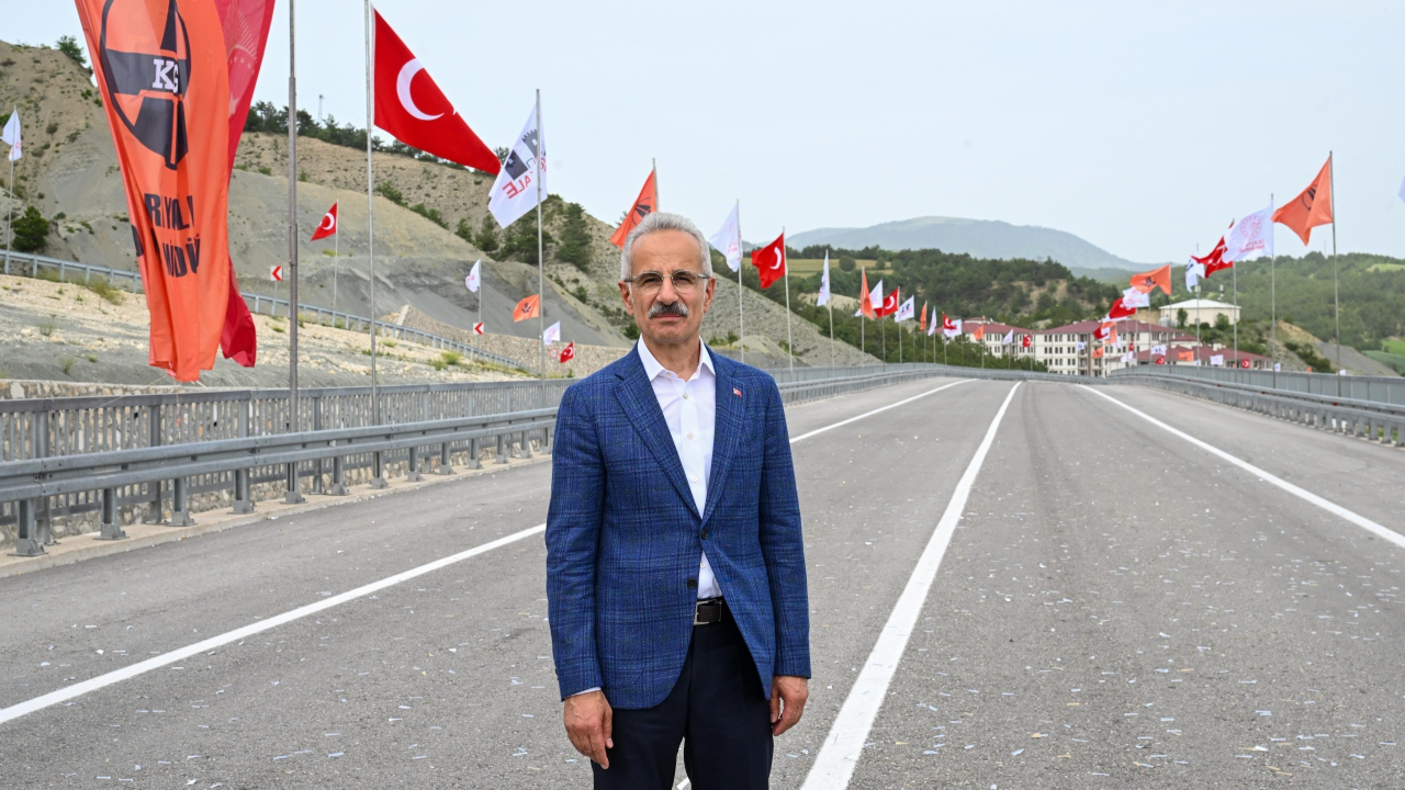 Bakan Uraloğlu: Antalya-Alanya Otoyolu ile seyahat süresi 36 dakikaya düşecek