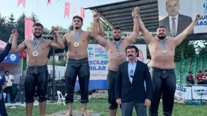 Kemer Belediyesi güreşçileri kürsüye çıktı