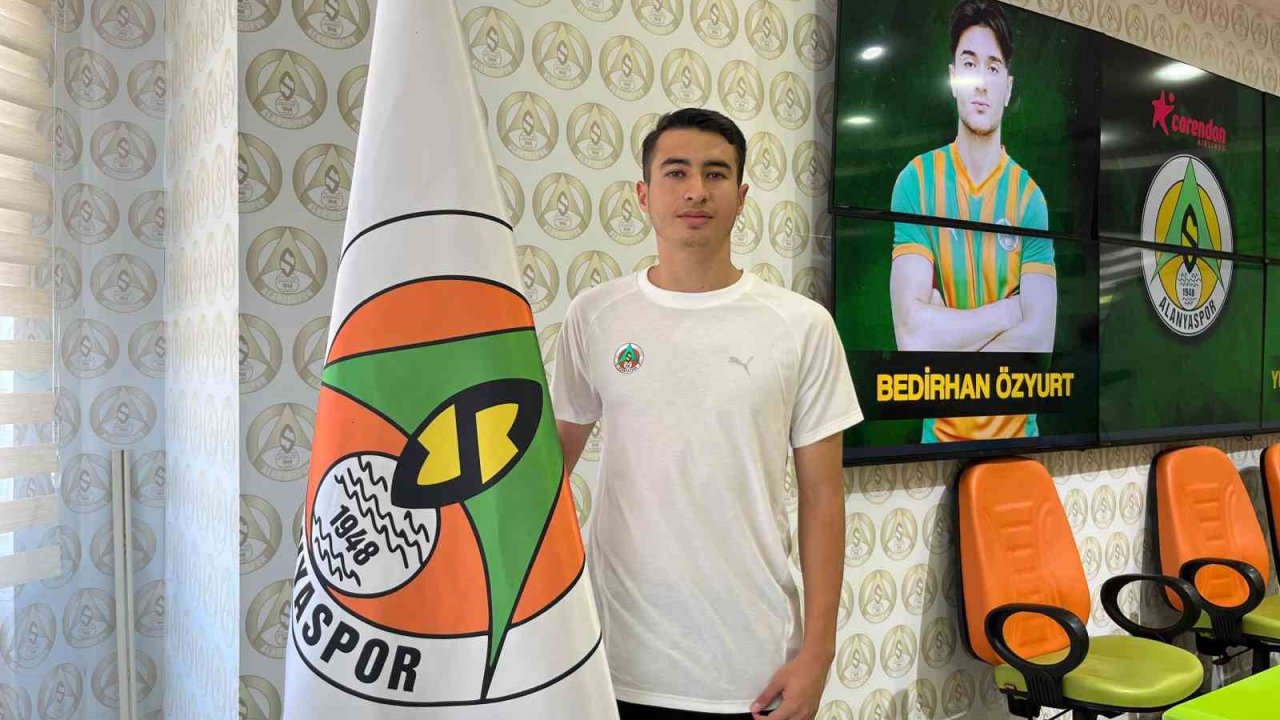 Alanyaspor, iki yerli oyuncu ile sözleşme imzaladı