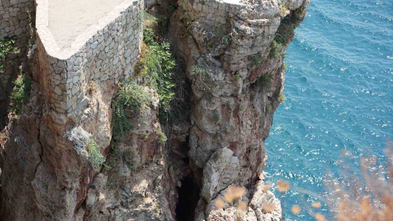 Antalya falezlerinde bazı bölgelerin koruma statüsü değiştirildi