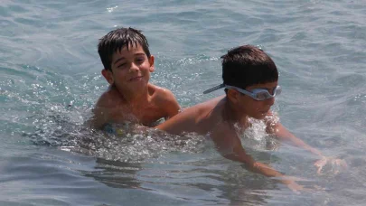 Antalya’da hava sıcaklığı 37, deniz suyu 32 derece oldu