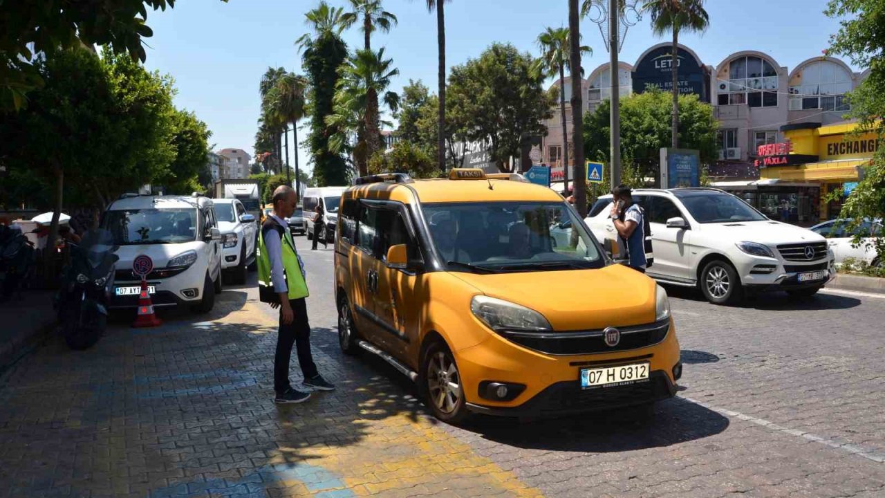 Antalya’da otobüs ve taksilere sıkı denetim