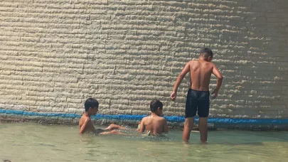 Antalya’da sıcaklık artışı devam ediyor, vatandaşlar sahile akın etti