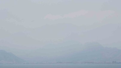 Antalya’nın simgesi Beydağları nem bulutu arasında kayboldu