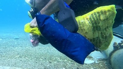 Denizden çıkan atıklar profesörü sinirlendirdi: "Deve kuşu gibi kafasını kuma gömüyor ama vücudu dışarıda"