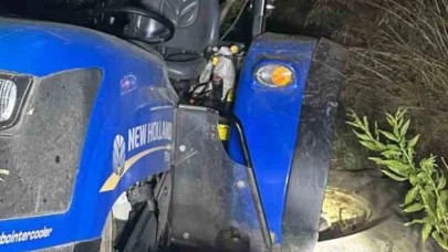 Devrilen traktörün altında kalan sürücü öldü