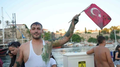 Kabotaj coşkusu Antalya’da denizle buluştu, geleneksel bayrak yarışı nefes kesti
