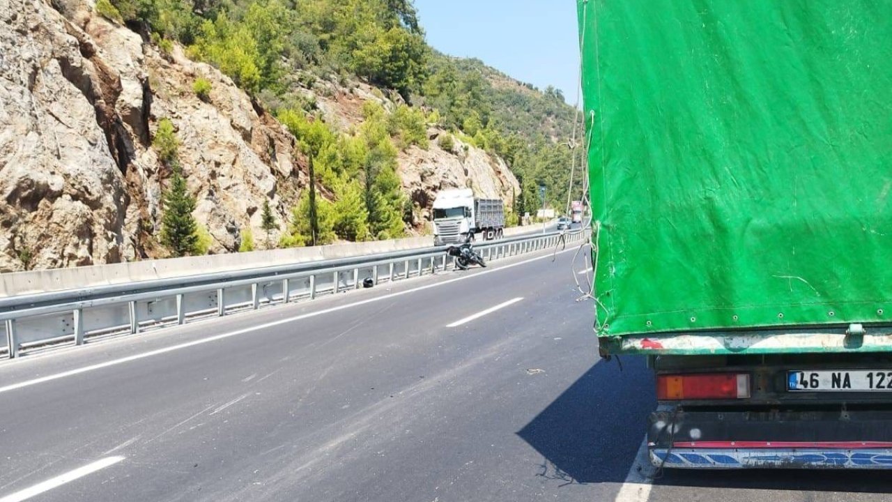 Kamyonete arkadan çarpan motosikletli yaralandı