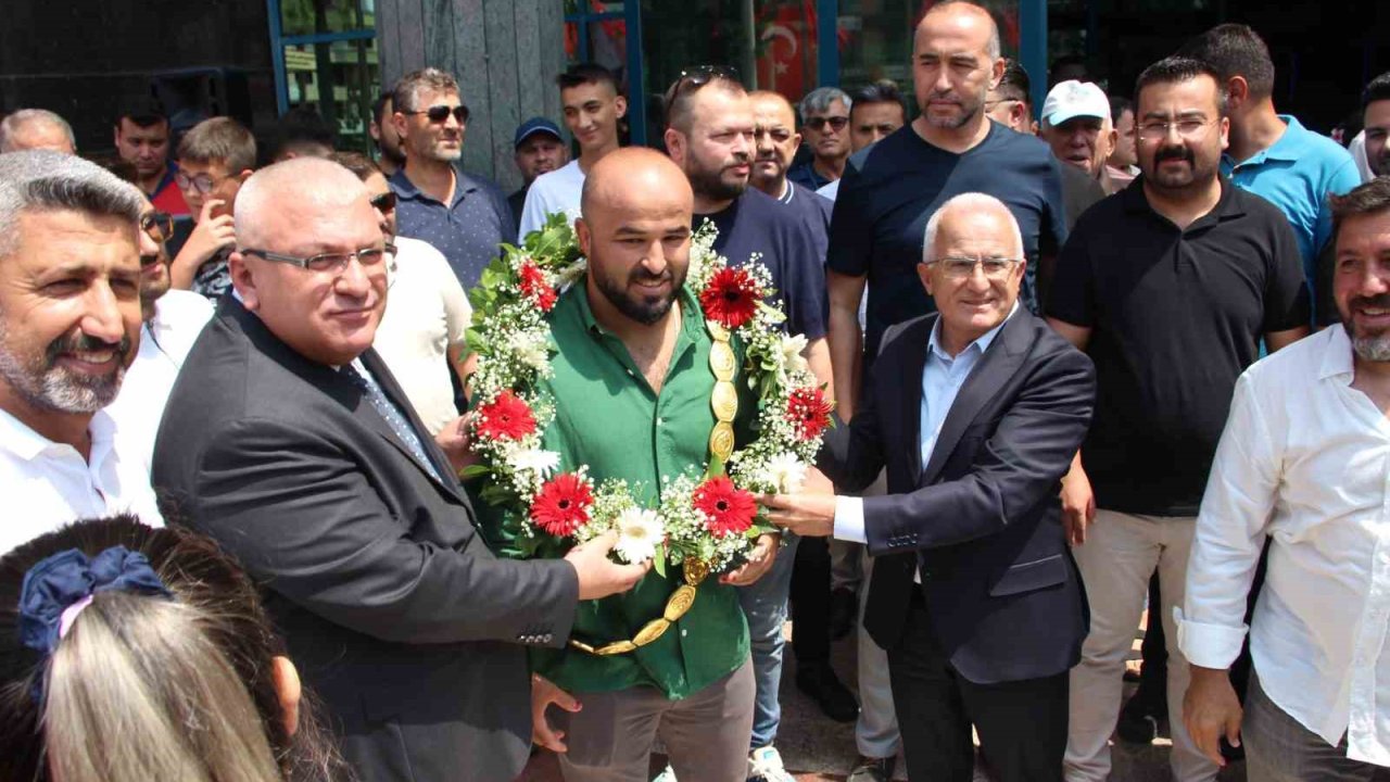 Kırkpınar Başpehlivanı Orhan Okulu baba ocağında coşku ile karşılandı