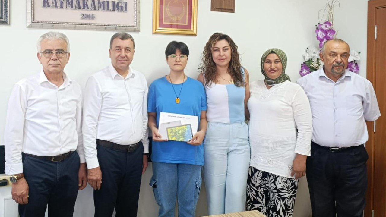 Kumluca’da YKS’de ilk bine giren üç öğrenciye ödül