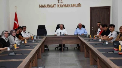 Manavgat’ın başarılı öğrencileri ödüllendirildi