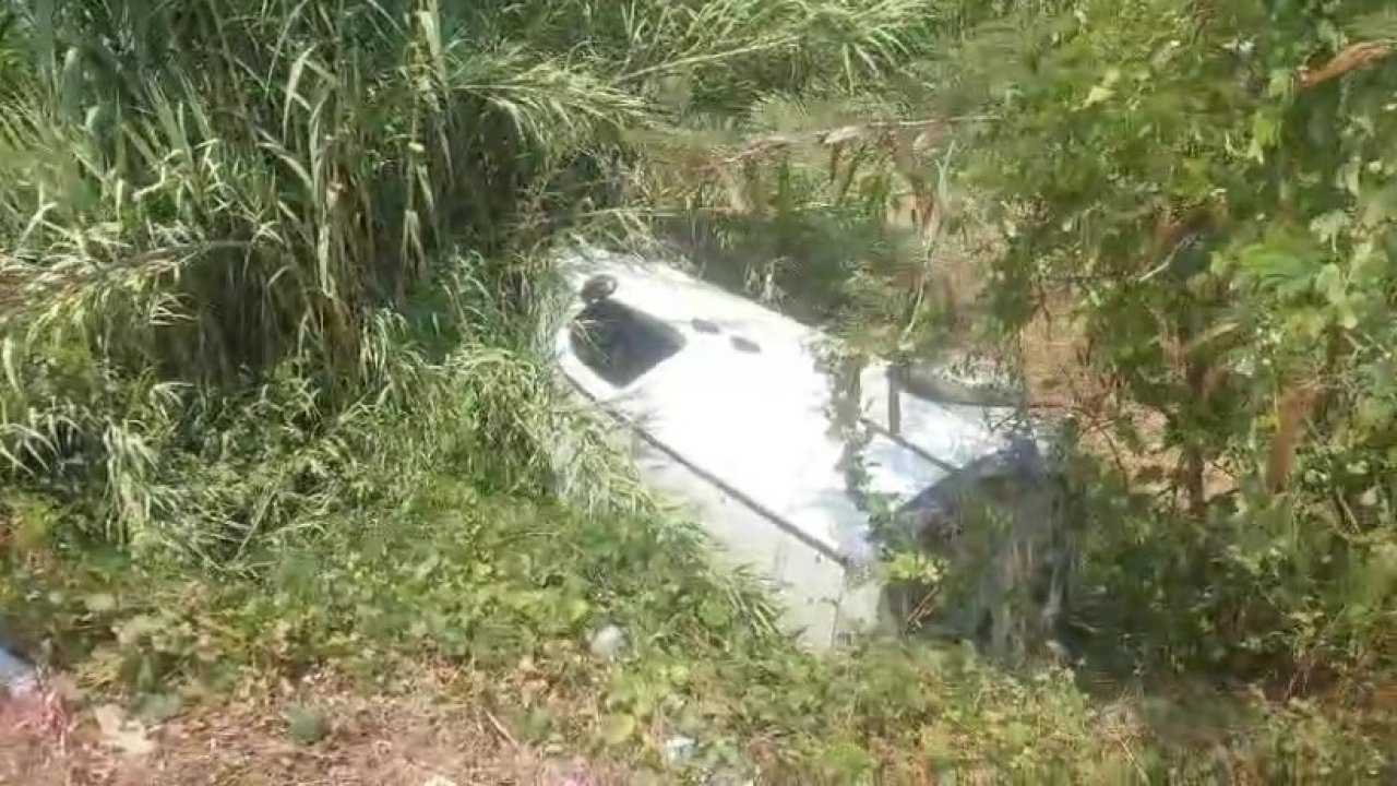 Manavgat’ta hafif ticari araç boş sulama kanalına devrildi: 1 yaralı